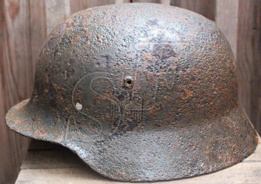 Wehrmacht helmet M35 / from Velikiye Luki