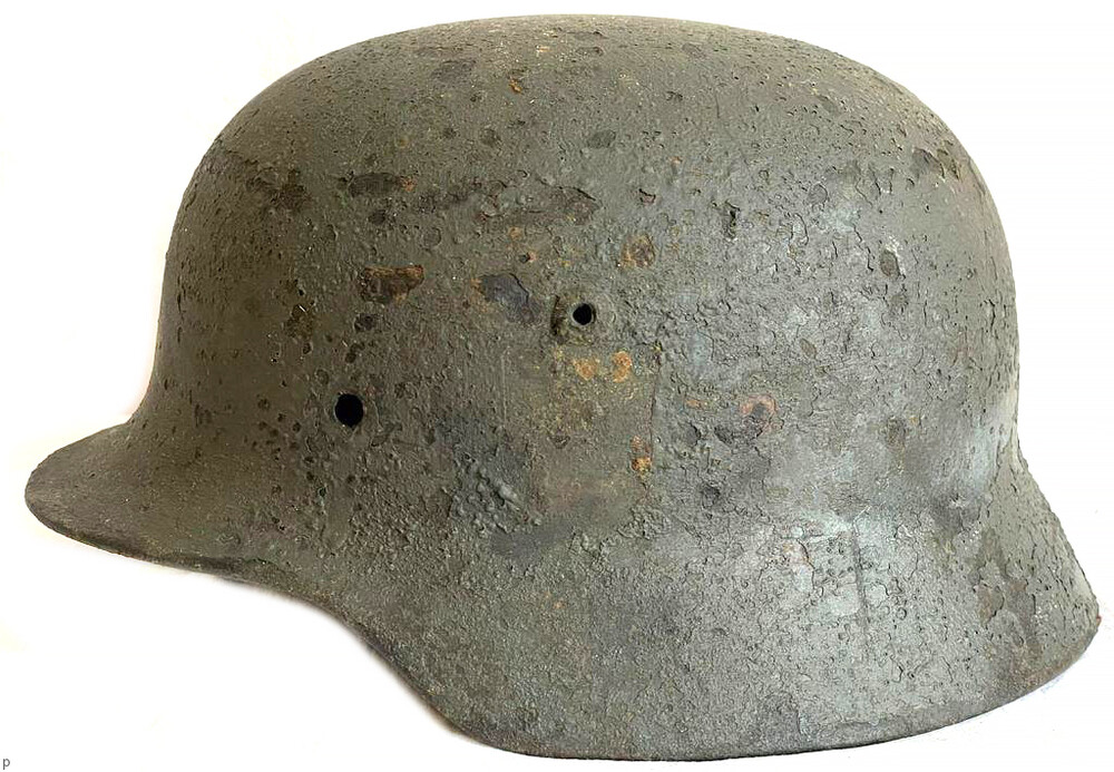 Wehrmacht helmet M35 / from Stalingrad