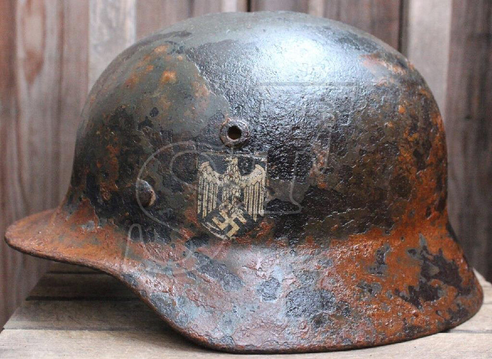 Wehrmacht helmet M40 / from Leningrad