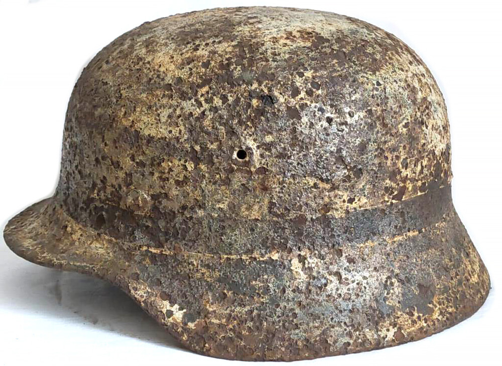 Winter camo German helmet M40 / from Rzhev