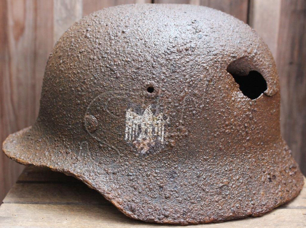 Wehrmacht helmet M40 / from Orel