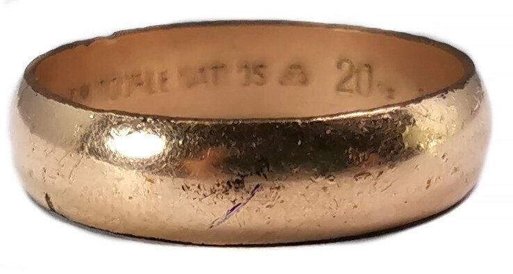 Gold-plated wedding ring / from Stalingrad