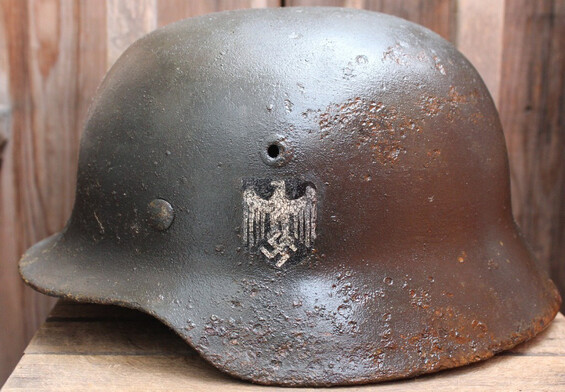 Wehrmacht helmet M40 / from Staraya Russa