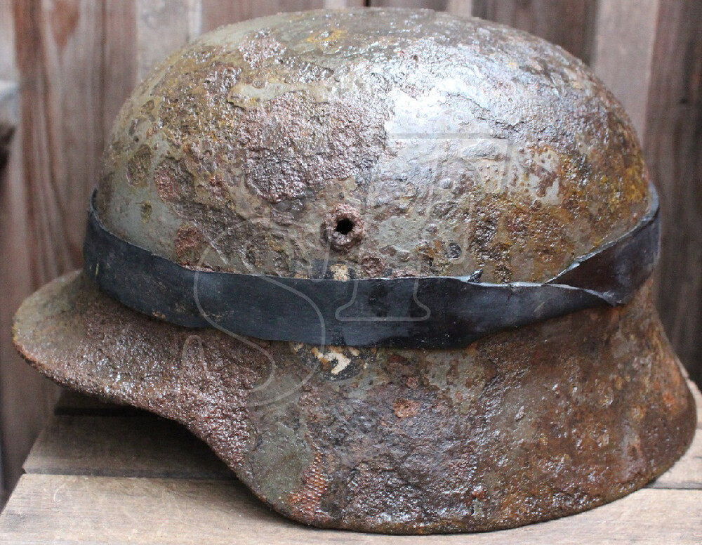 Wehrmacht helmet M40 / from Vyazma