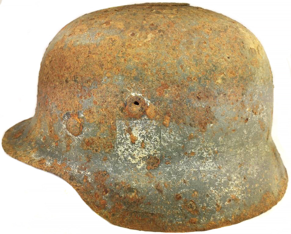 Wehrmacht helmet M35 / from Stalingrad