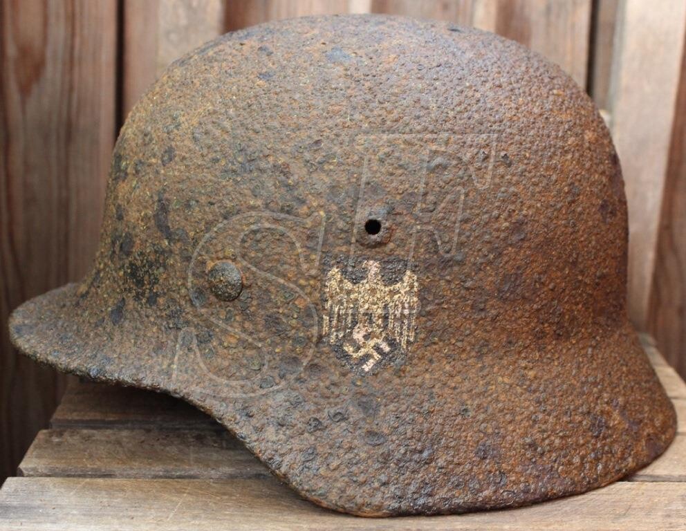 Wehrmacht helmet M40 / from Orel