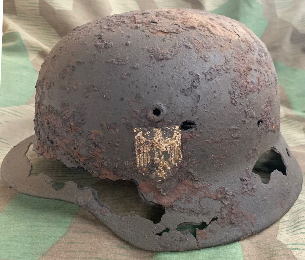 Wehrmacht helmet M40 / from Stalingrad