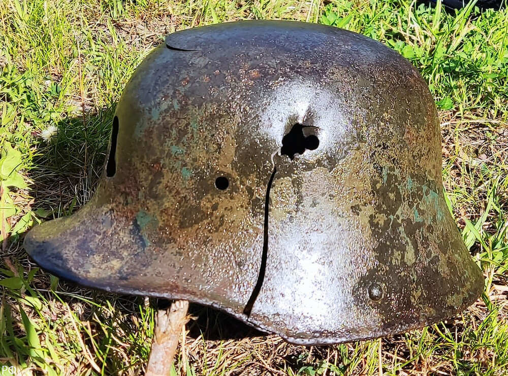 German helmet M16 / from Leningrad