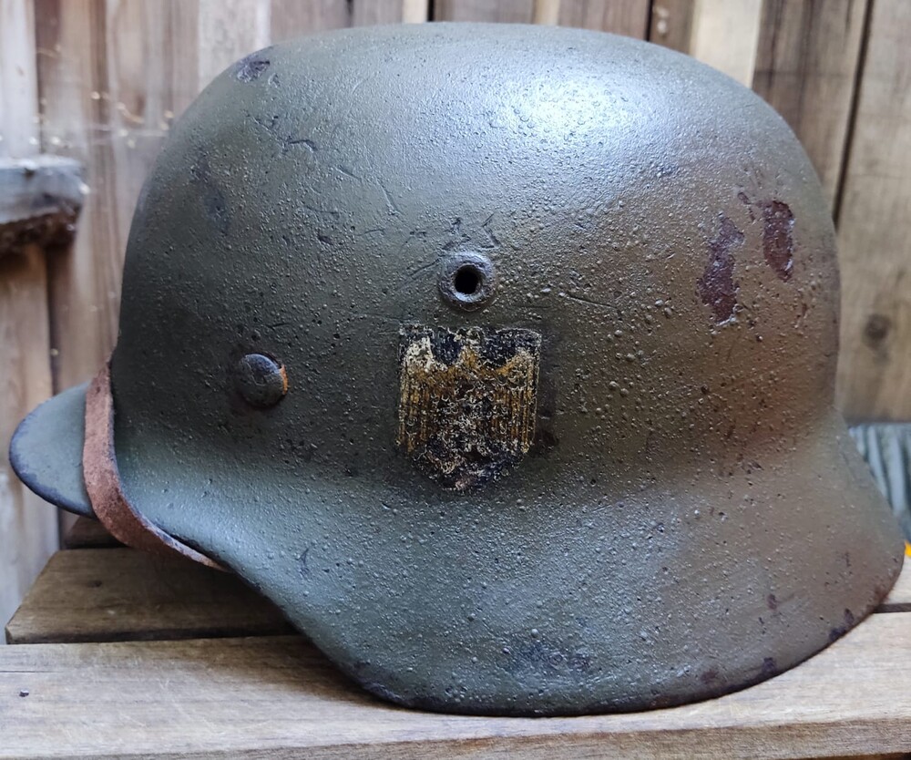 Wehrmacht helmet M40 / from Stalingrad