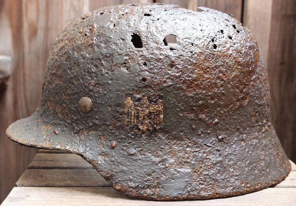 Wehrmacht helmet M35 / from Velikiye Luki