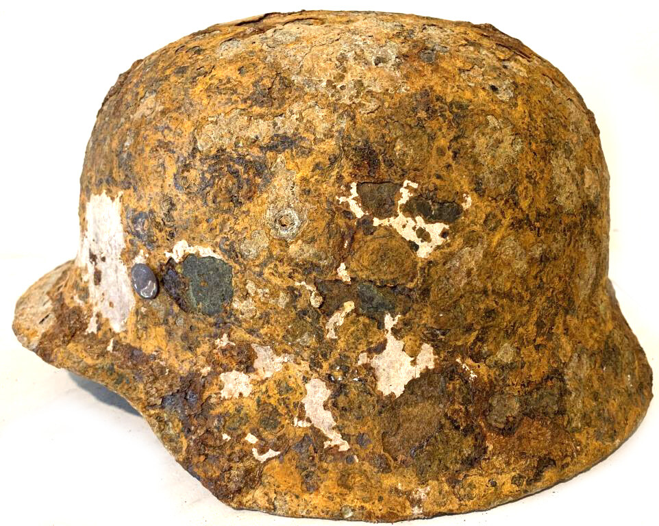 German helmet M35 / from Leningrad