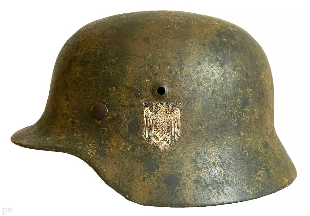 Wehrmacht helmet M35 / from Stalingrad