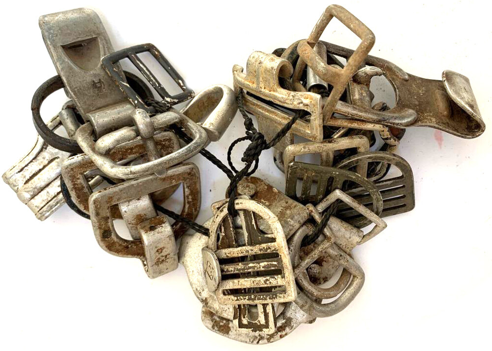 Set of buckles