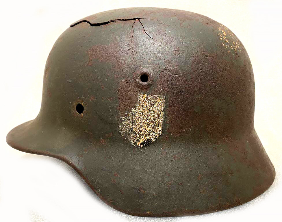 Wehrmacht helmet M40 / from Stalingrad