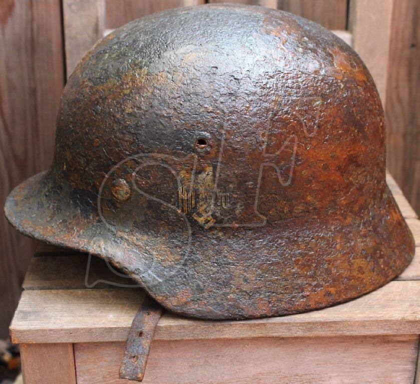Wehrmacht helmet M40 / from Leningrad