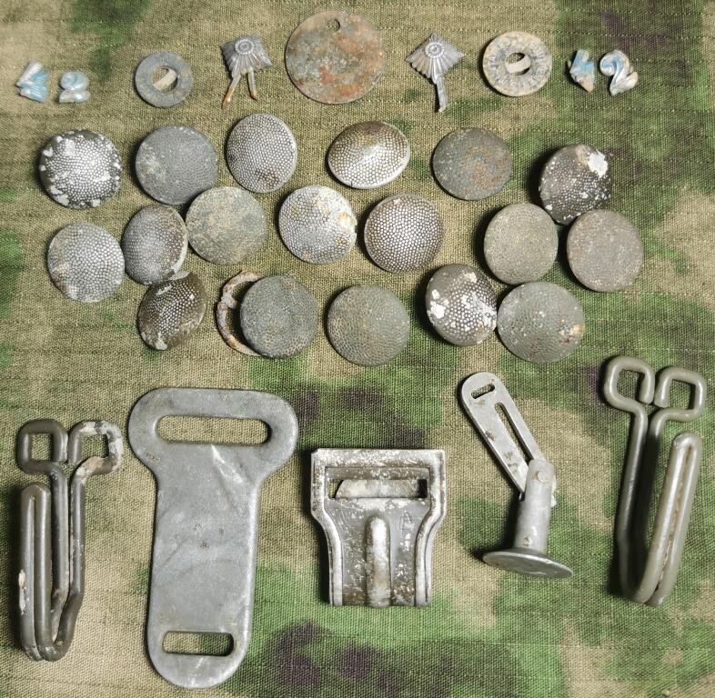 German uniform insignia items / from Stalingrad