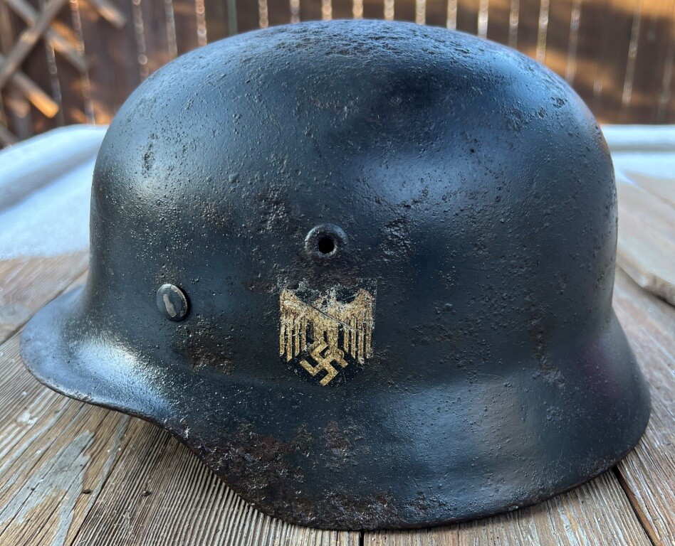 Wehrmacht helmet M40 / from Stalingrad