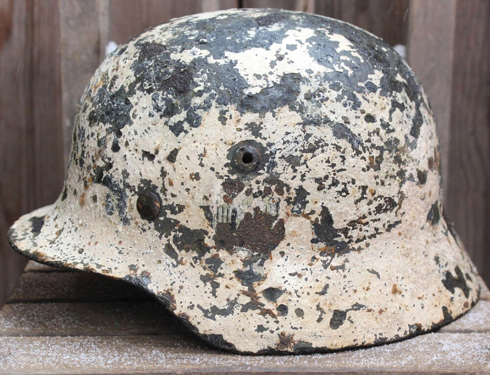Winter camo German helmet M40 / from Leningrad