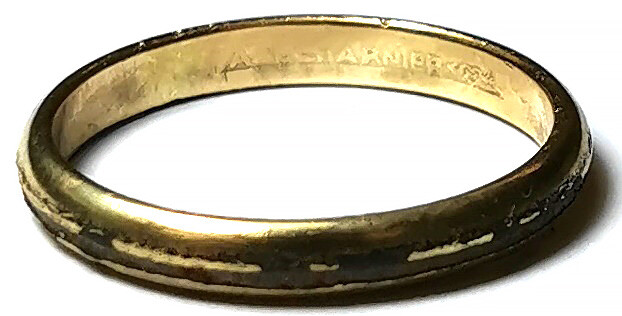 Gold-plated wedding ring / from Stalingrad