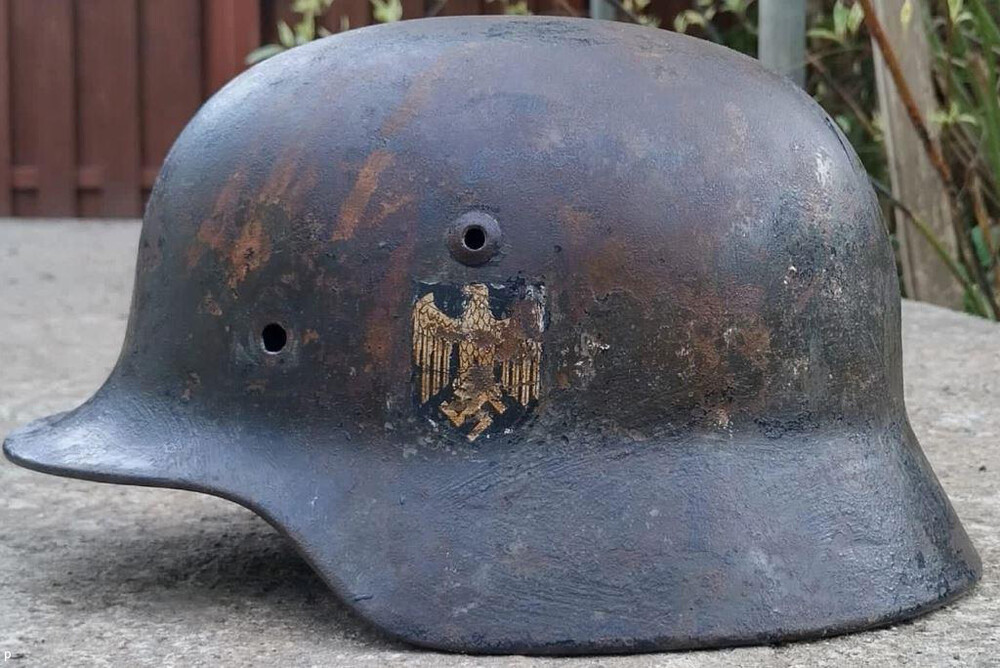 Wehrmacht helmet M35 / from Stalingrad