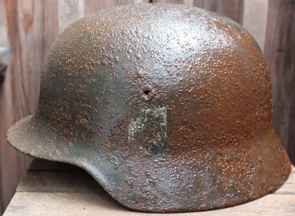 Wehrmacht helmet M40 / from Novgorod