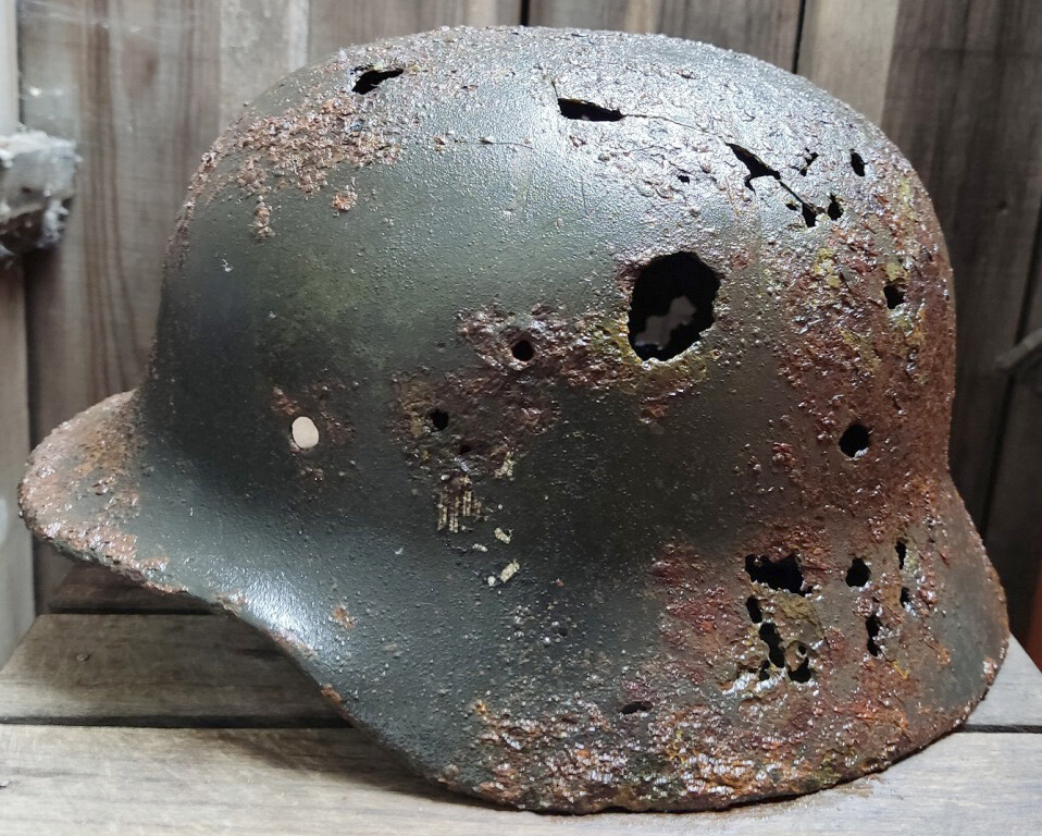 Wehrmacht helmet M35 / from Leningrad