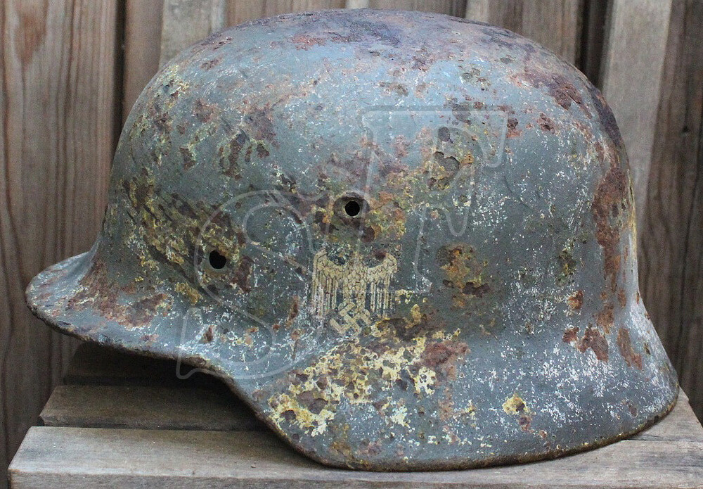 Wehrmacht helmet M40 / from Smolensk