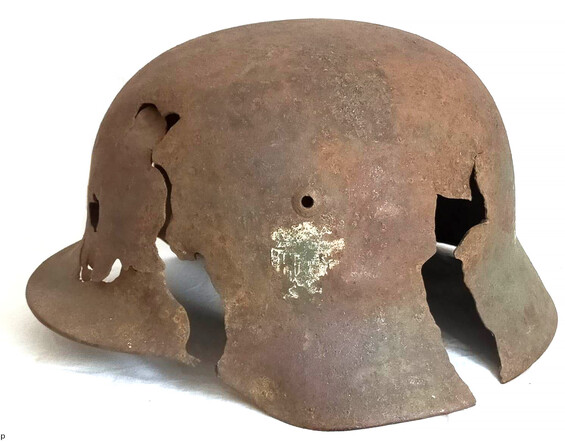Wehrmacht helmet M35 DD / from Stalingrad