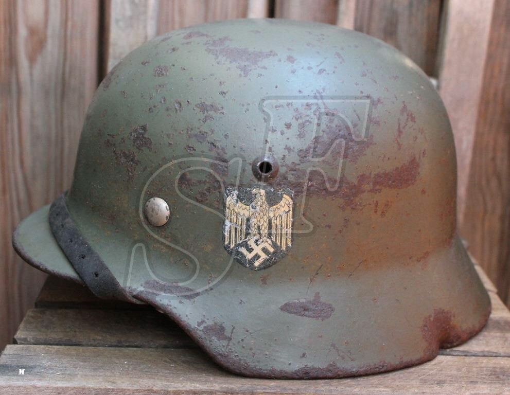 Wehrmacht helmet M35 / from Stalingrad