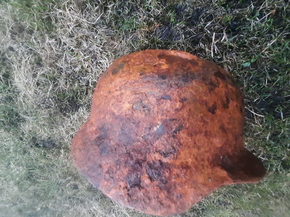 Waffen SS helmet M40 / from Staraya Russa