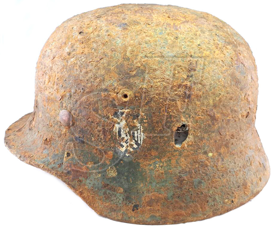 Wehrmacht helmet M40 / from Stalingrad
