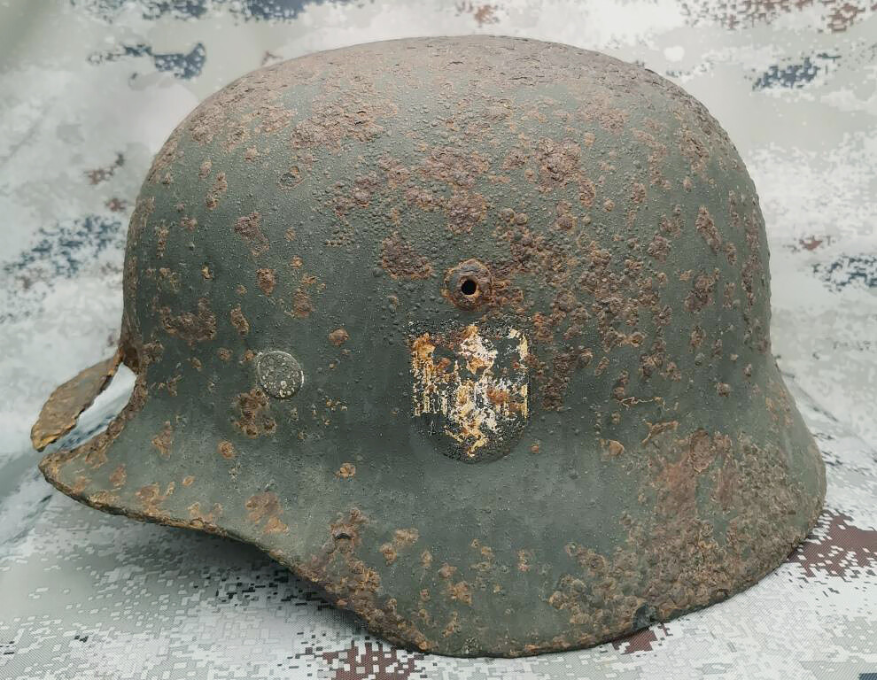 Wehrmacht helmet M35 / from Stalingrad