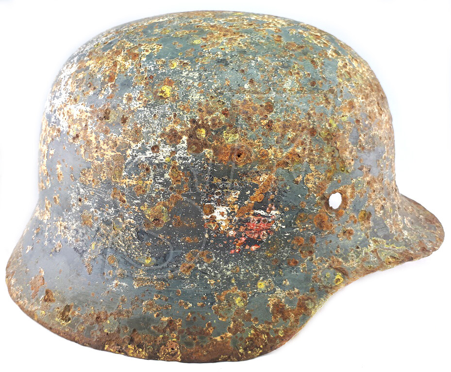 Wehrmacht helmet M35 / from Stalingrad
