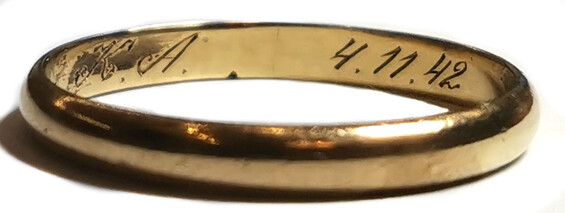 Gold wedding ring / from Stalingrad
