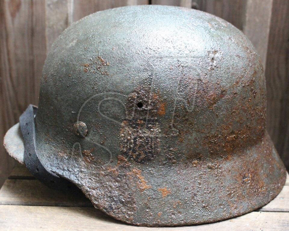 Wehrmacht helmet M35 / from Stalingrad