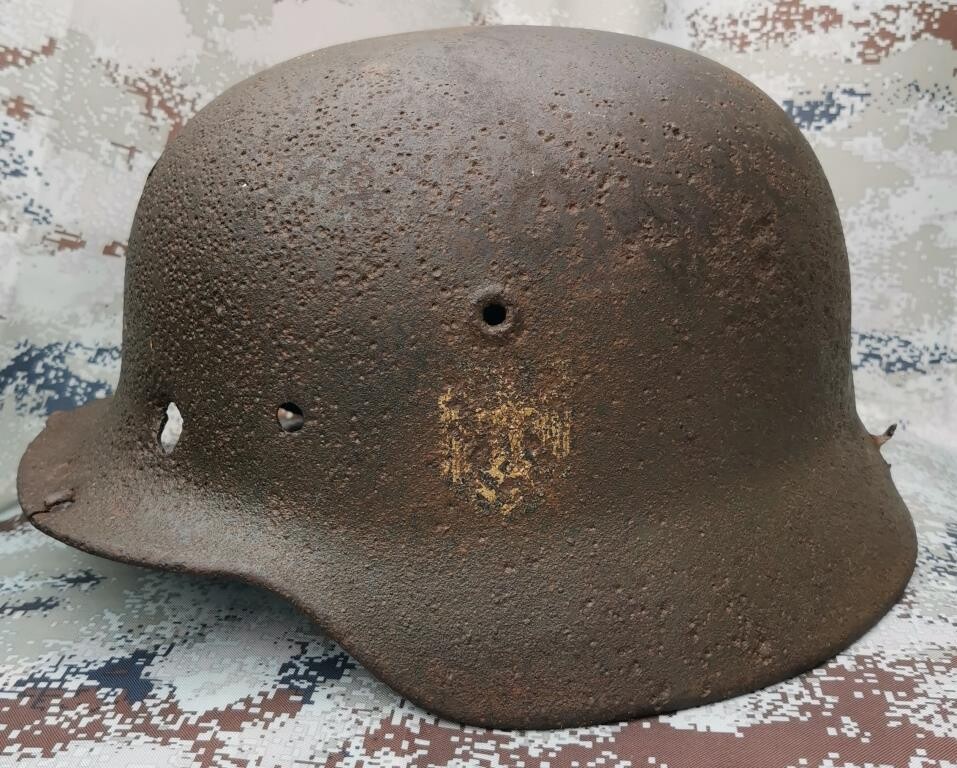 Wehrmacht helmet M40 / from Stalingrad