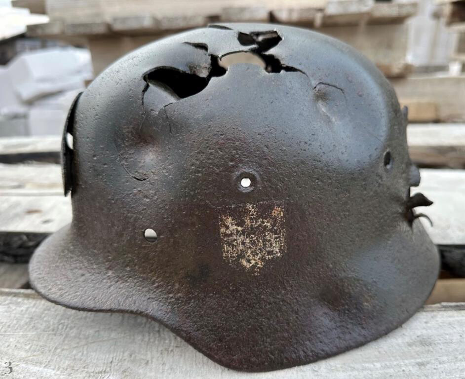 Wehrmacht helmet M40 / from Rzhev