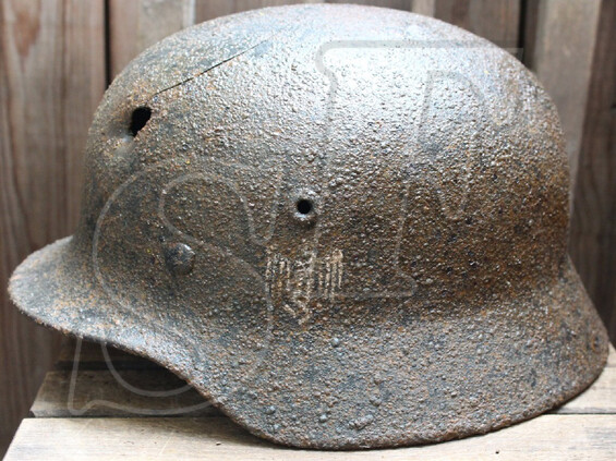 Wehrmacht helmet M40 / from Orel
