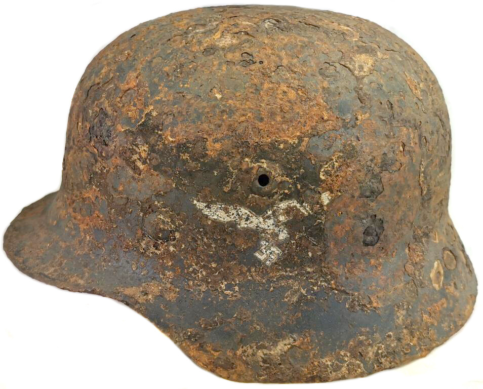 Luftwaffe helmet M40 / from Stalingrad