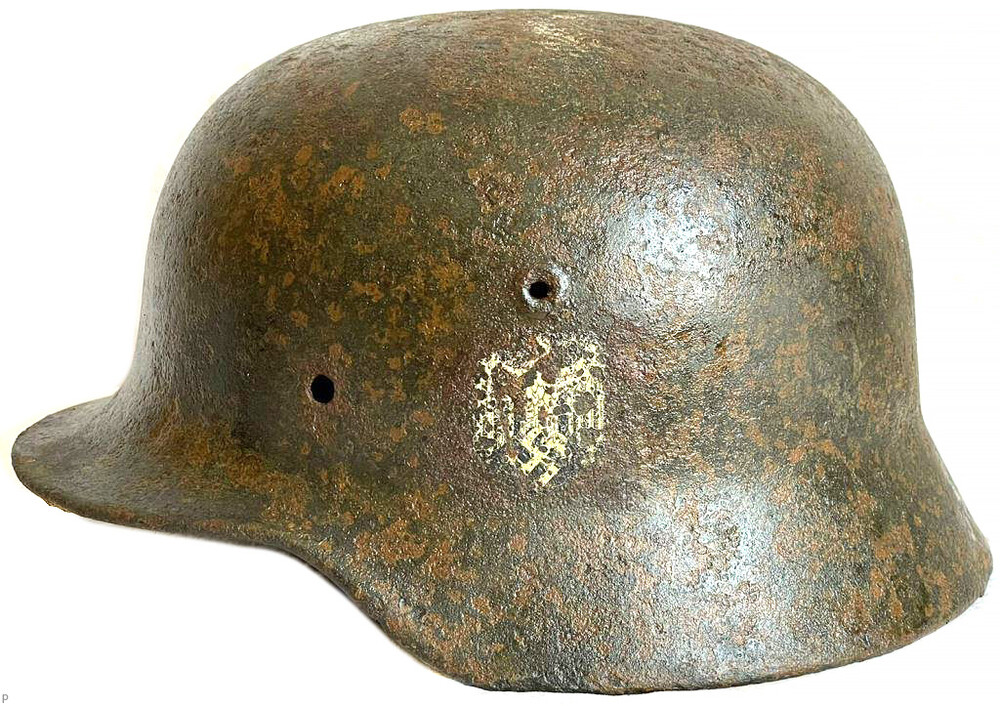 Wehrmacht helmet M40 / from Leningrad