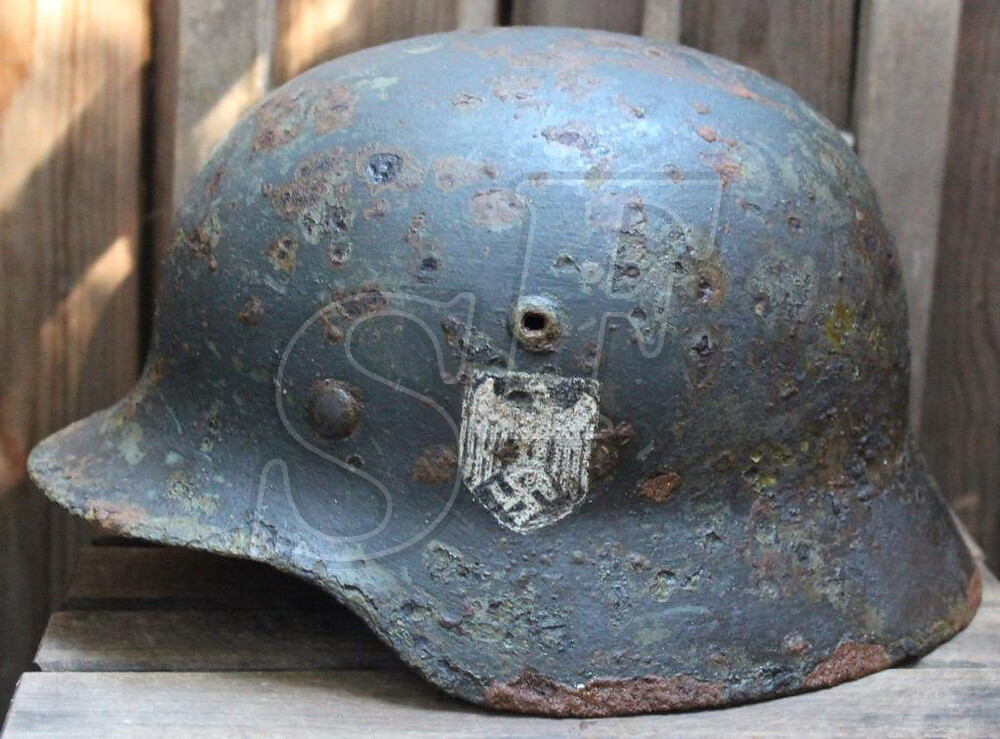 Wehrmacht helmet M35 / from Novgorod
