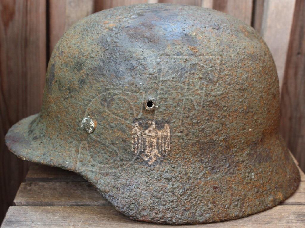 Wehrmacht helmet M40 / from Orel