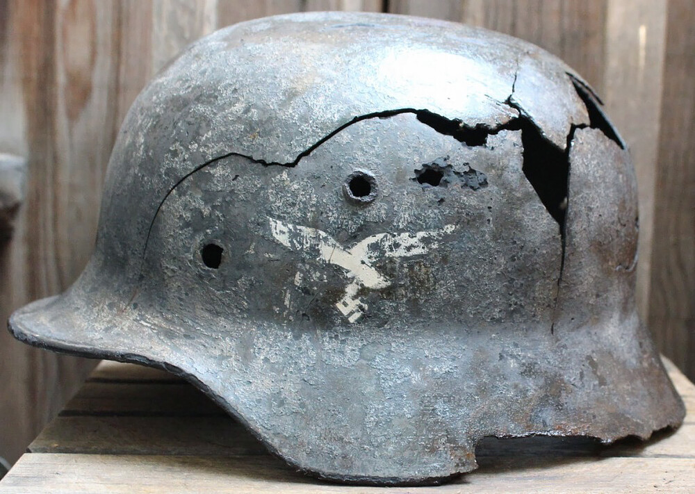Luftwaffe helmet M35 DD / from Leningrad