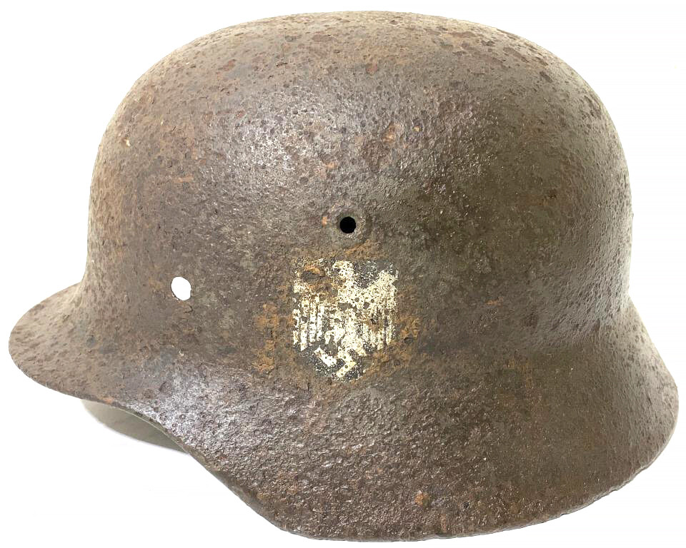 Wehrmacht helmet M40 / from Stalingrad