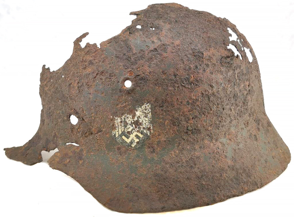 Wehrmacht helmet M40 / from Stalingrad