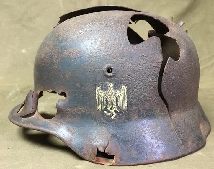 Wehrmacht helmet M40 / from Stalingrad