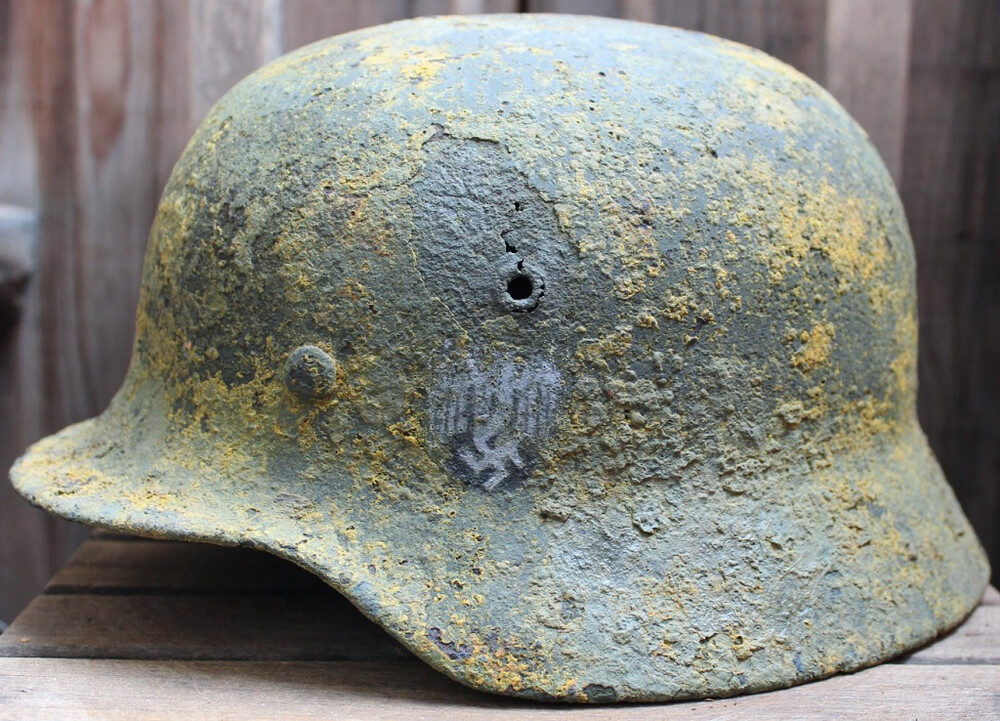Wehrmacht helmet M40 / from Novgorod
