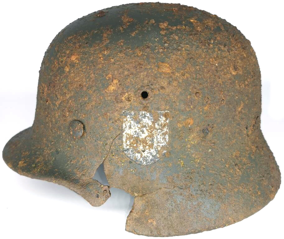 Wehrmacht helmet M40 / from Stalingrad