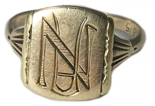 Gold signet with initials / from Stalingrad