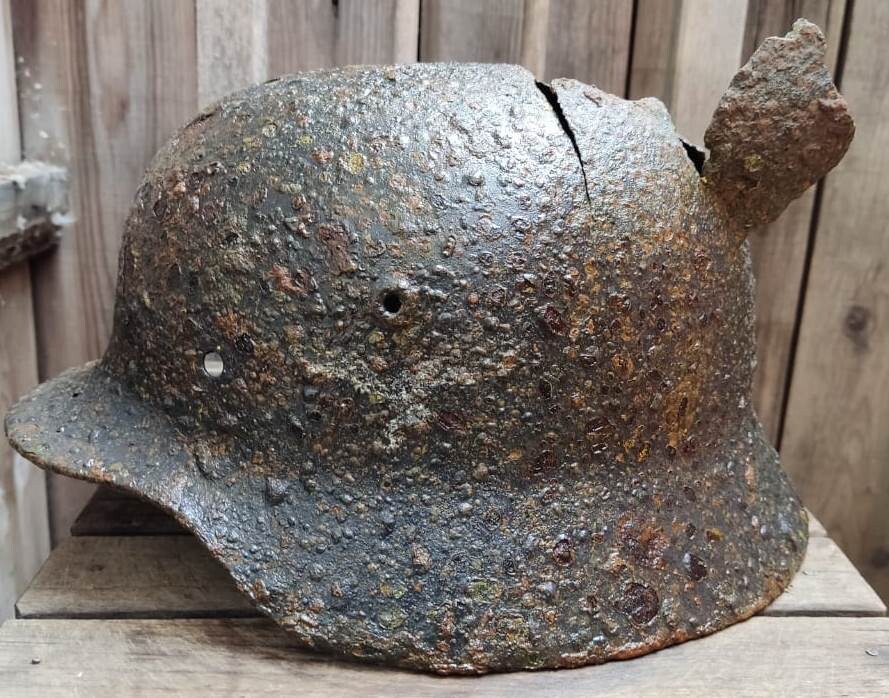 Luftwaffe helmet M40 / from Stalingrad